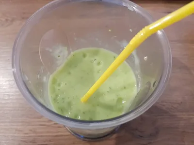 Frissítő zöld smoothie recept recept fotó