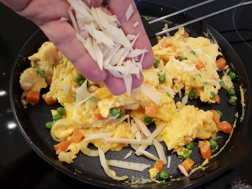 Zöldséges fogyókúrás rántotta recept – 6. lépés