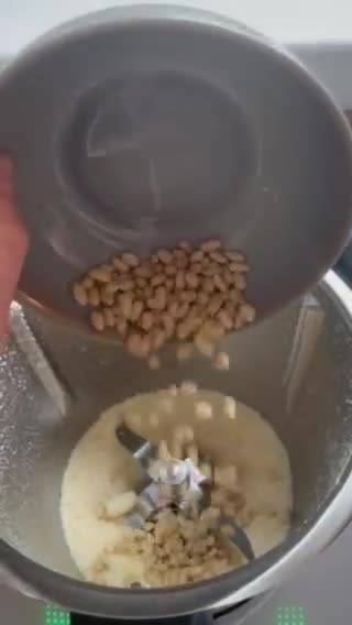 Bazsalikom pesto Thermomixben recept – 2. lépés