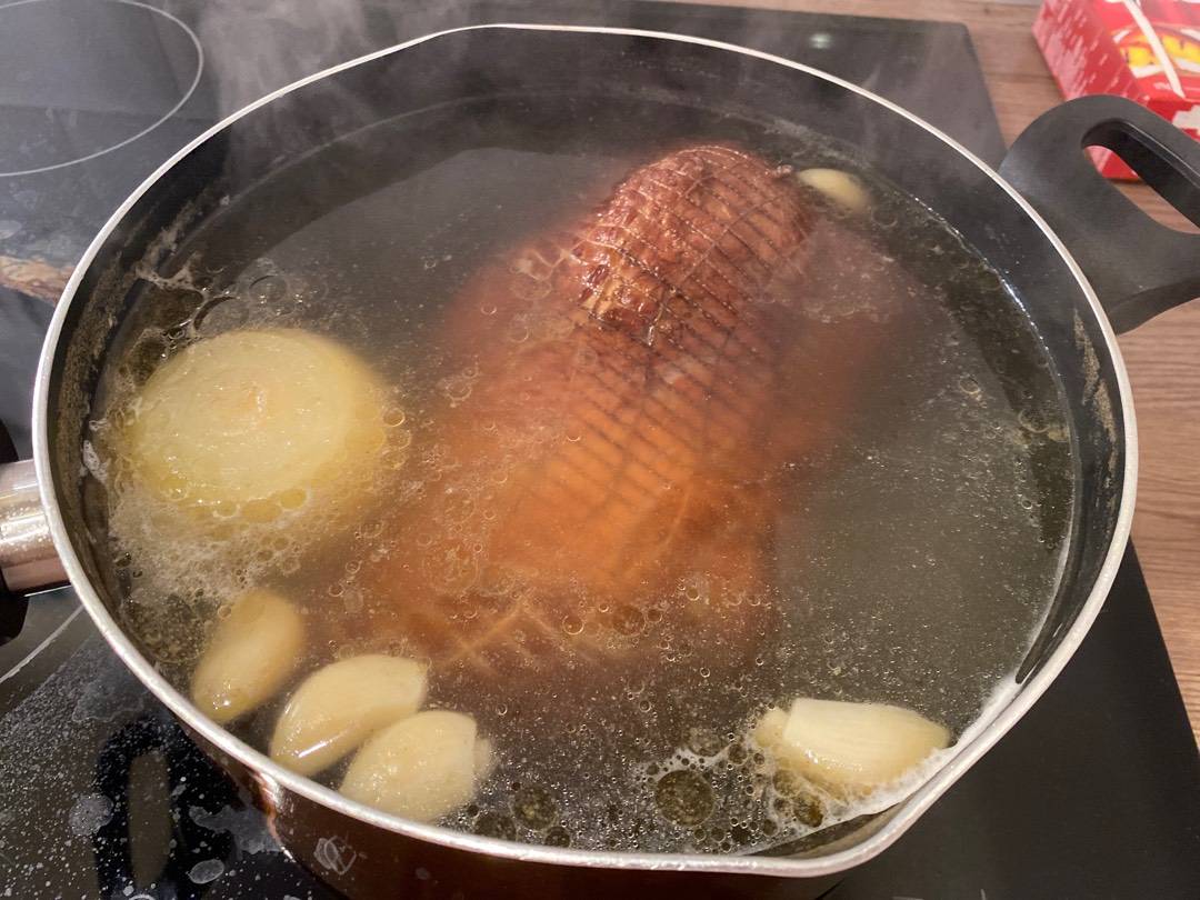 Húsvéti kötözött sonka főzése recept – 4. lépés