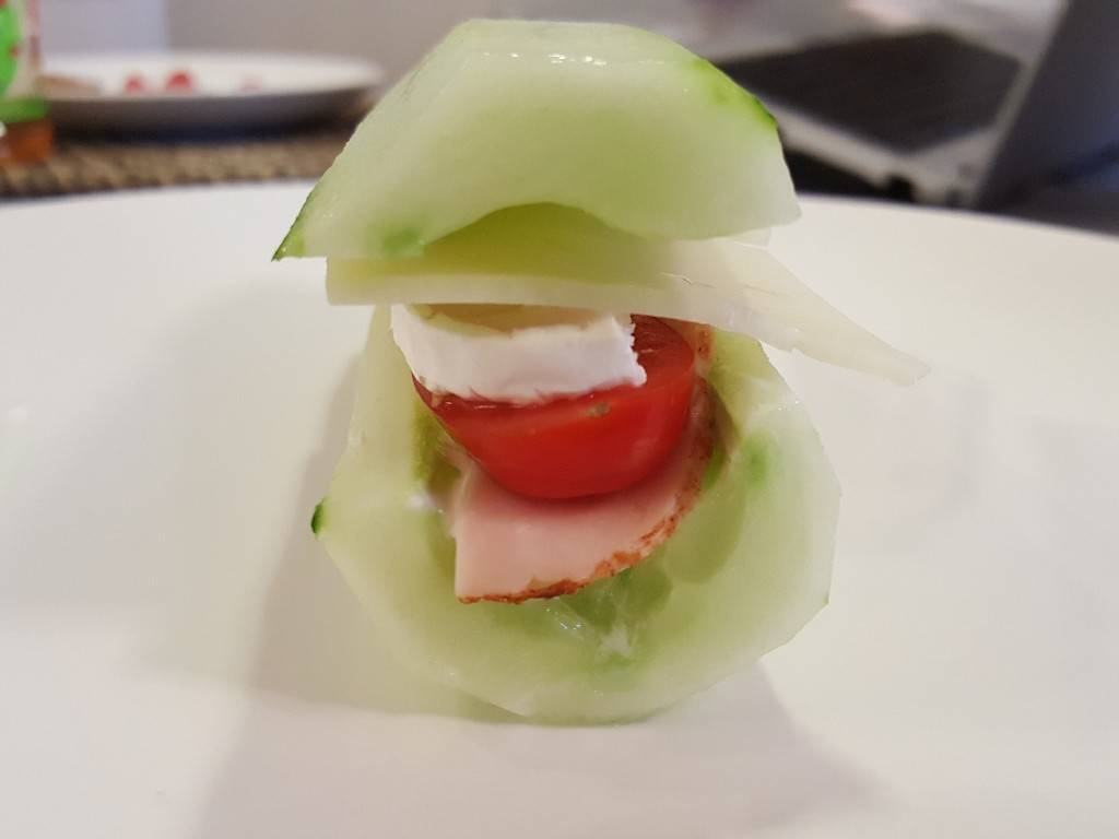Uborkaszendvics kenyér helyett recept – 6. lépés