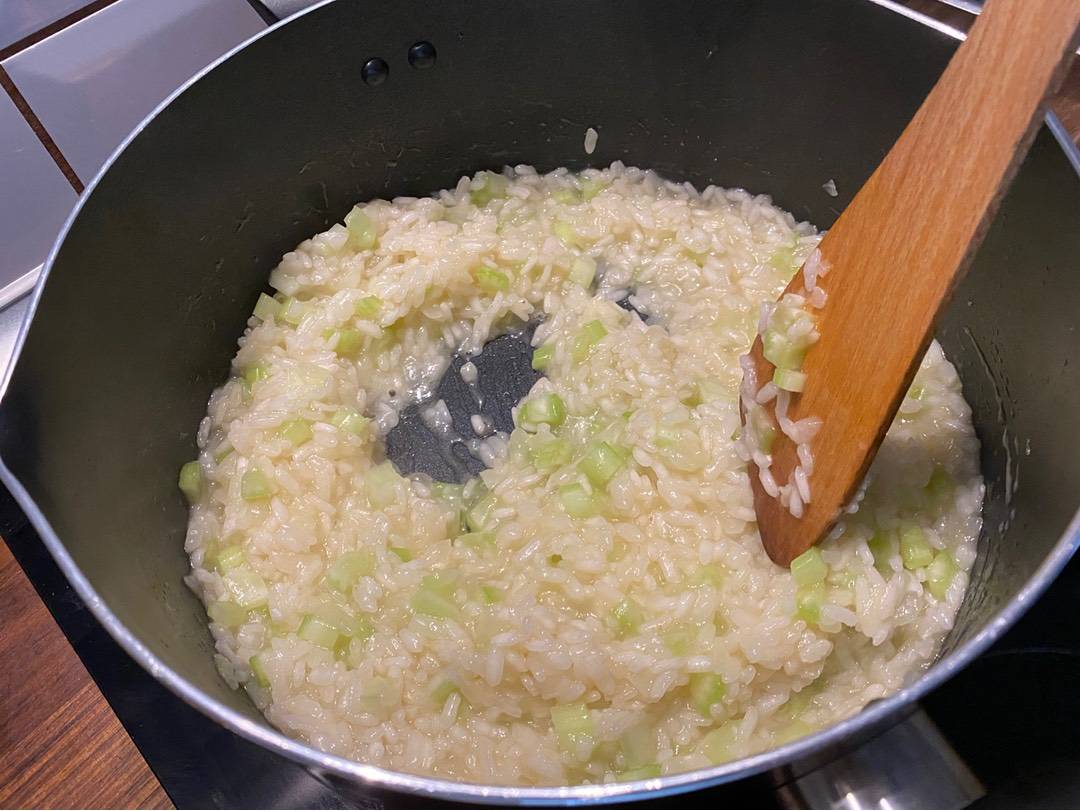 Gorgonzolás-zelleres rizottó pirított dióval recept – 9. lépés