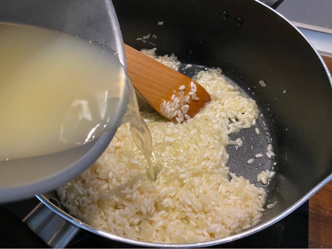 Gorgonzolás-zelleres rizottó pirított dióval recept – 8. lépés