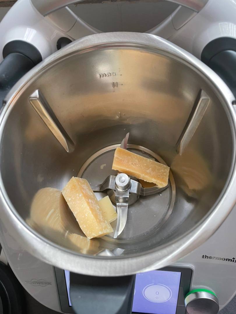 Bazsalikom pesto Thermomixben recept – 1. lépés