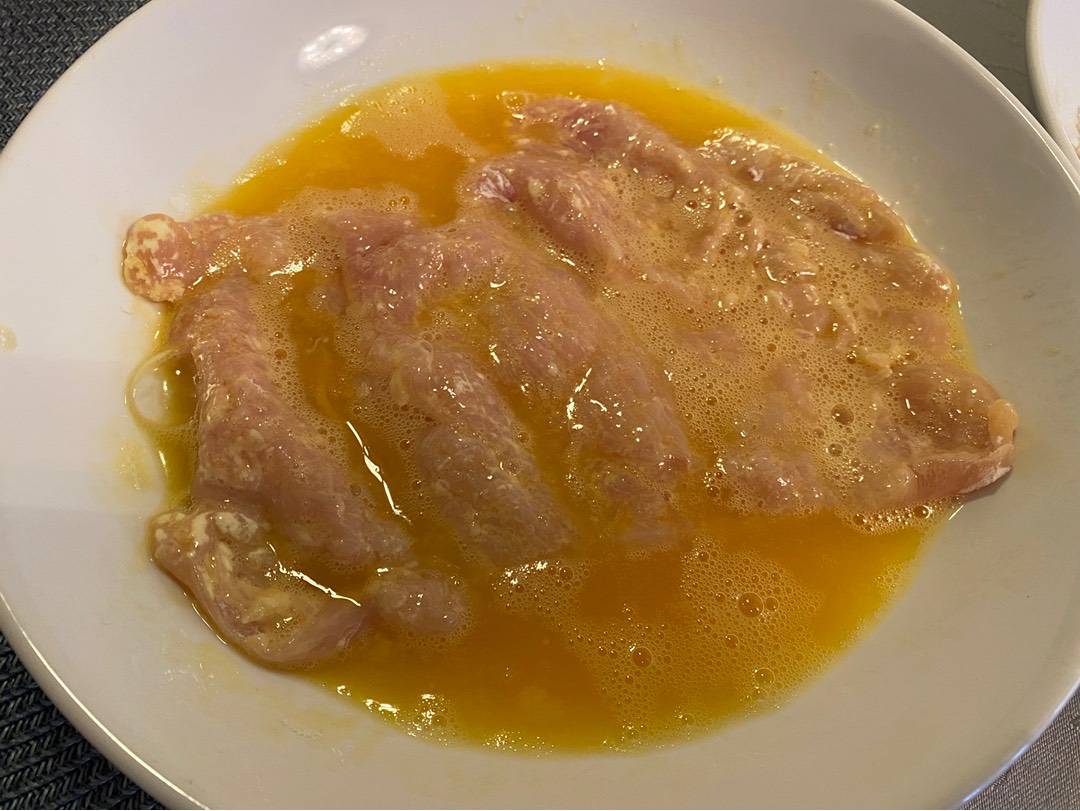 Egyszerű rántott csirkemell recept – 6. lépés