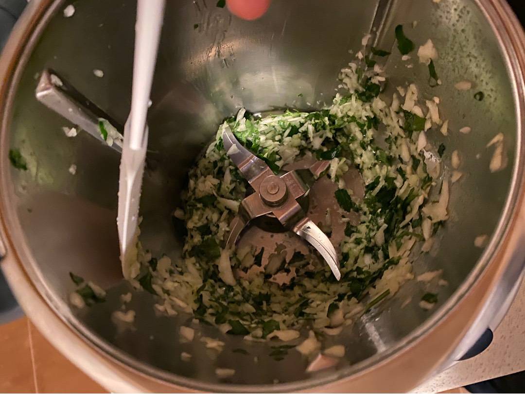 Fehérboros zöldborsó krémleves pirított Serrano sonkával Thermomixben recept – 3. lépés