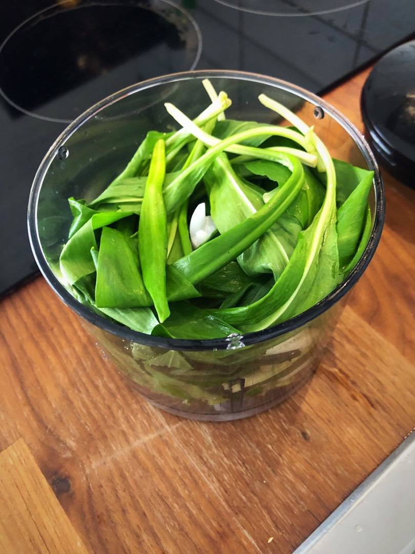 Medvehagymás pesto recept – 2. lépés