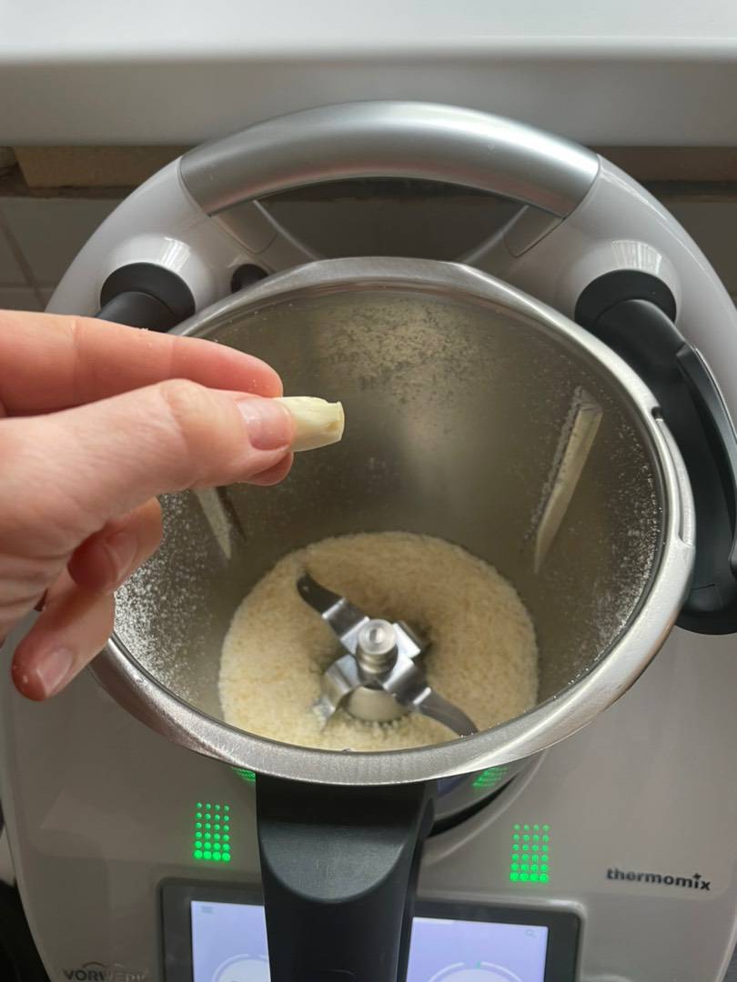 Bazsalikom pesto Thermomixben recept – 1. lépés