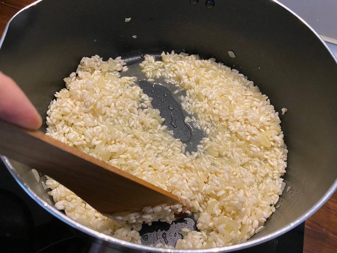 Gorgonzolás-zelleres rizottó pirított dióval recept – 8. lépés