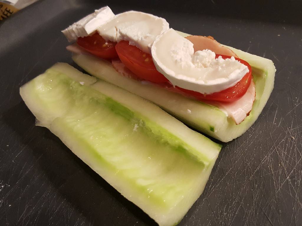 Uborkaszendvics kenyér helyett recept – 5. lépés