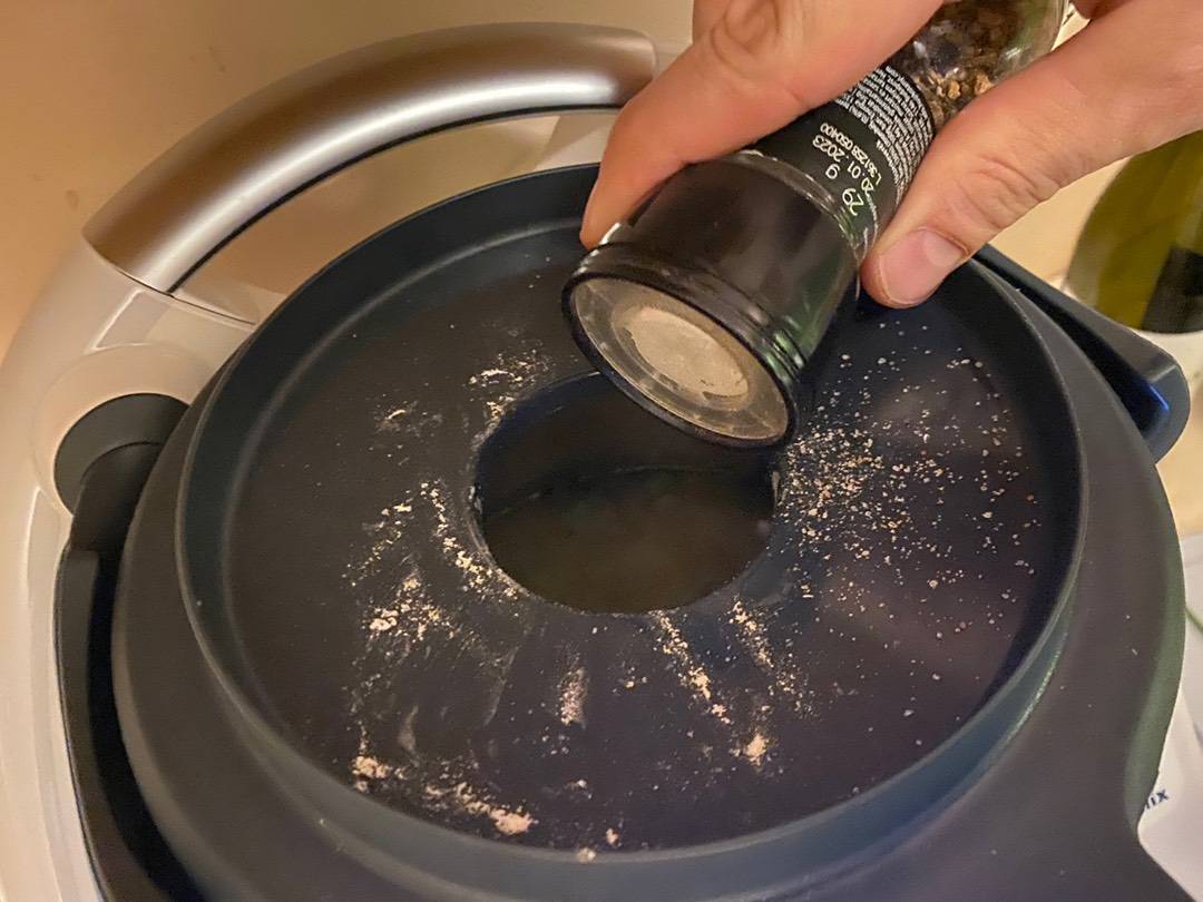 Fehérboros zöldborsó krémleves pirított Serrano sonkával Thermomixben recept – 5. lépés