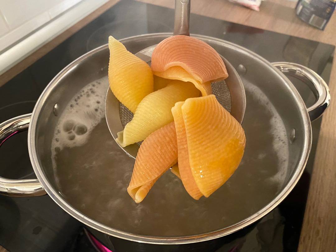 Paradicsomos kagylótészta sütöben sütve recept – 1. lépés
