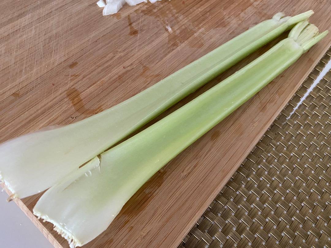 Gorgonzolás-zelleres rizottó pirított dióval recept – 3. lépés