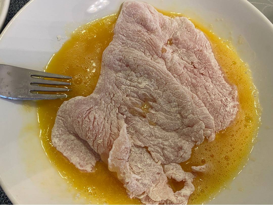 Egyszerű rántott csirkemell recept – 6. lépés