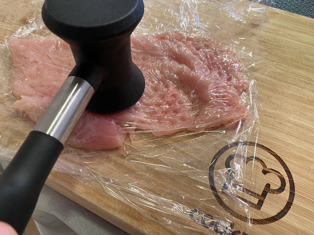 Egyszerű rántott csirkemell recept – 4. lépés