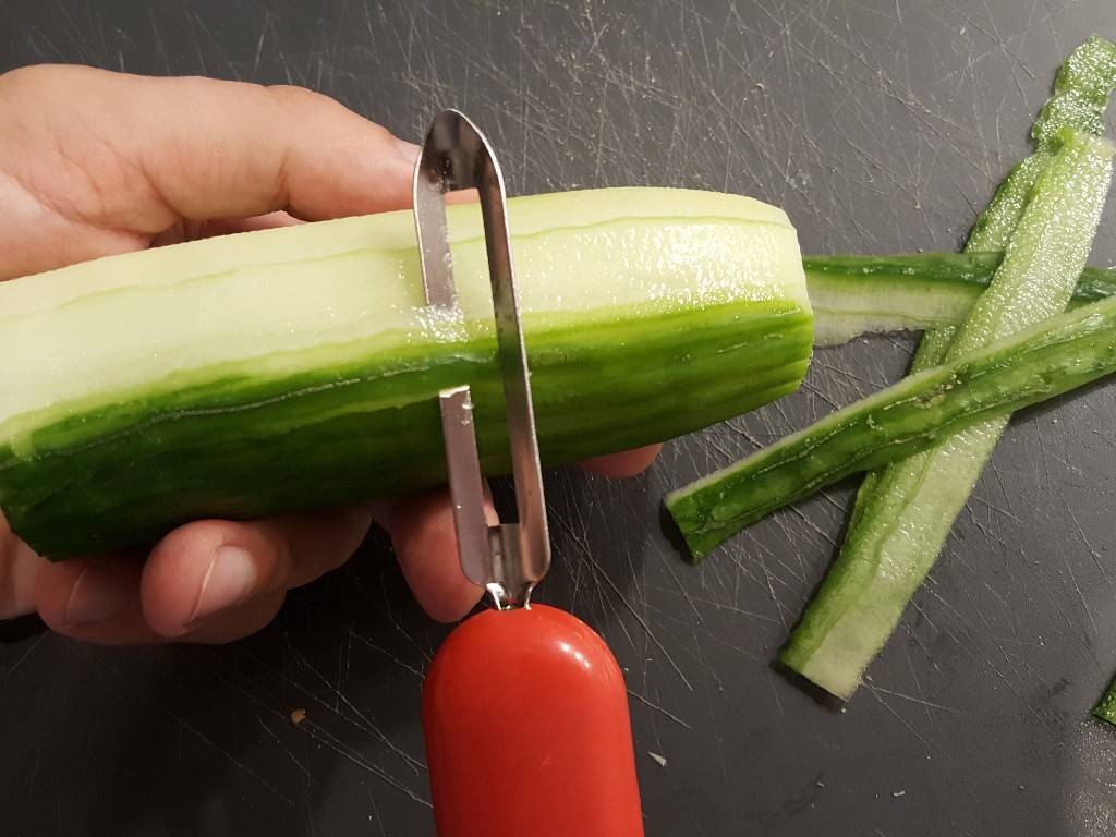 Uborkaszendvics kenyér helyett recept – 2. lépés