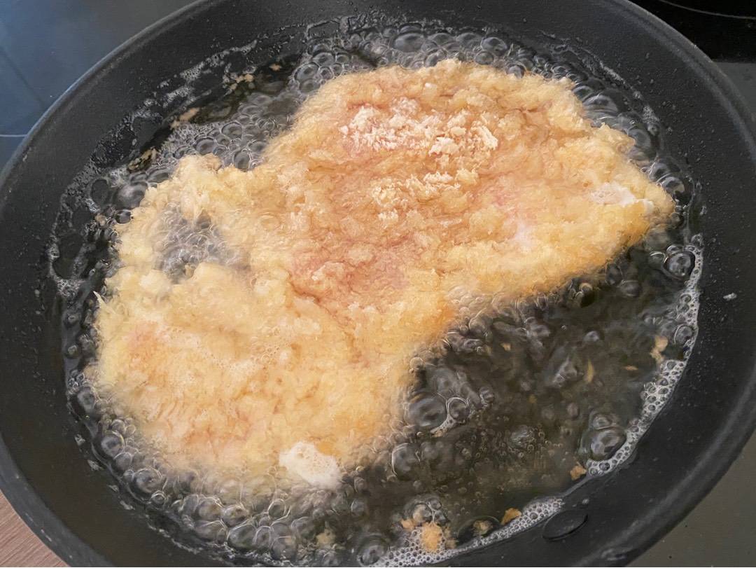 Egyszerű rántott csirkemell recept – 8. lépés