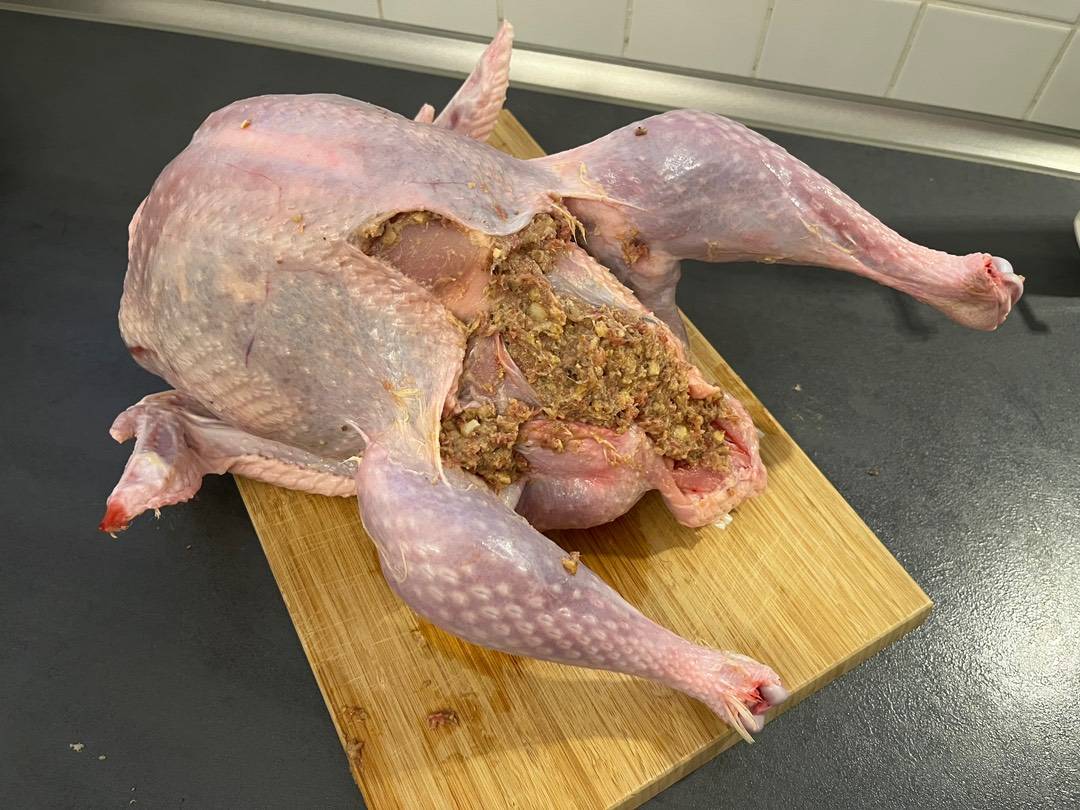 Karácsonyi egész, töltött, gesztenyés bébipulyka recept – 10. lépés