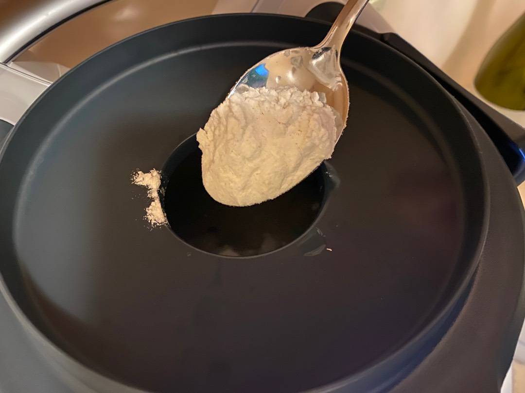 Fehérboros zöldborsó krémleves pirított Serrano sonkával Thermomixben recept – 5. lépés