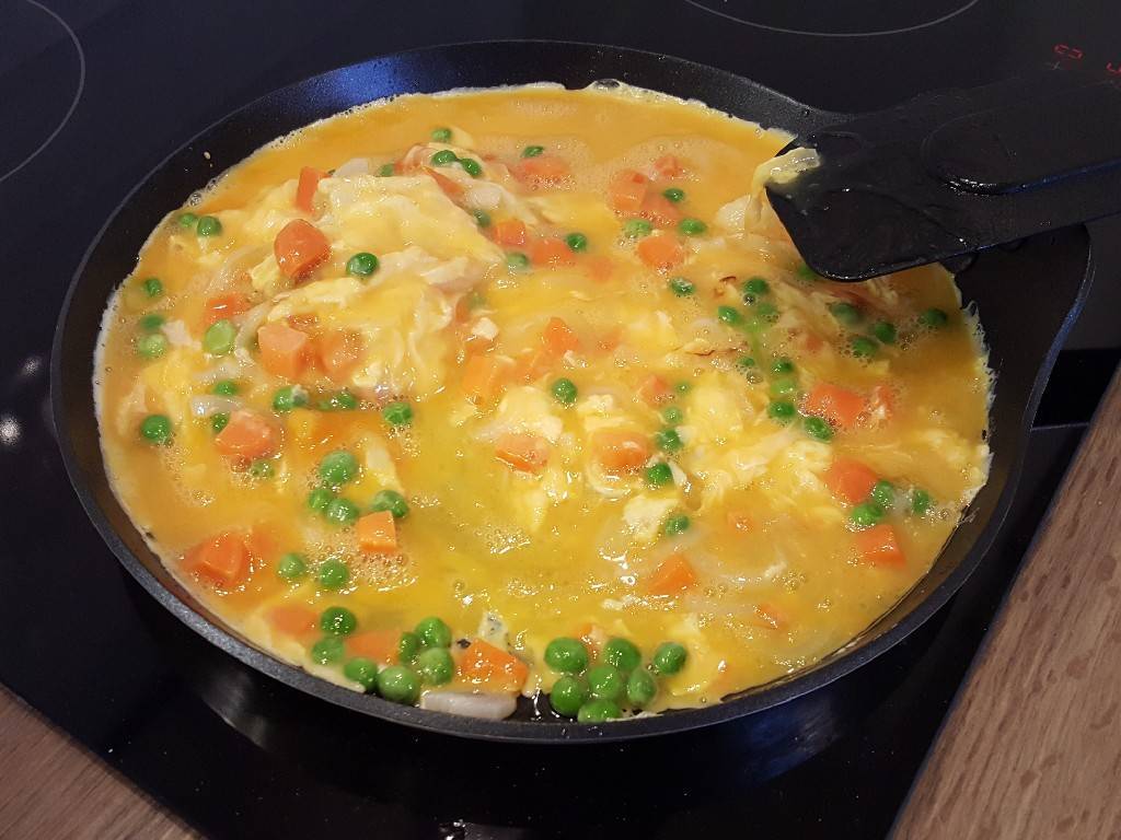 Zöldséges fogyókúrás rántotta recept – 5. lépés