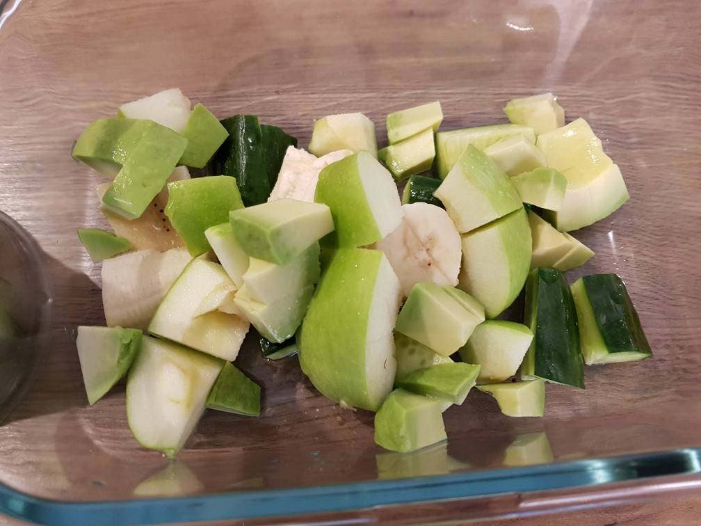 Frissítő zöld smoothie recept – 1. lépés