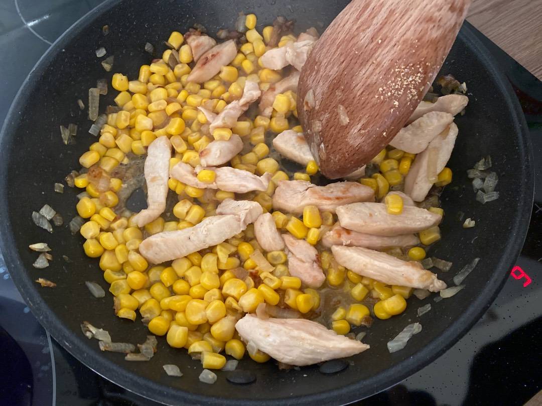 Egyszerű tejszínes-kukoricás csirkés penne recept – 6. lépés