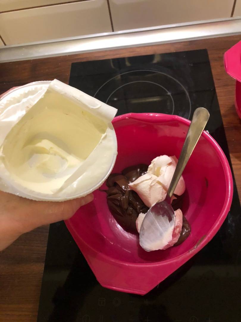 Piskóta nutellás mascarpone krémmel és málnával recept – 7. lépés