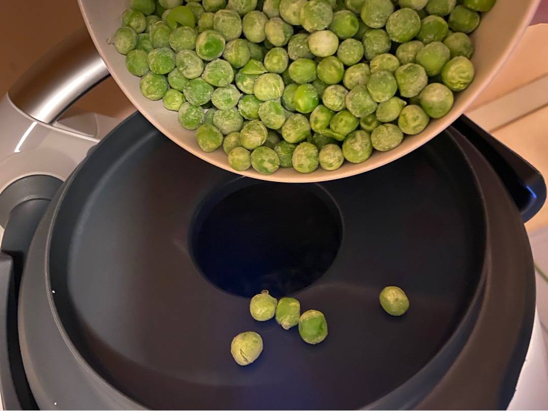Fehérboros zöldborsó krémleves pirított Serrano sonkával Thermomixben recept – 4. lépés