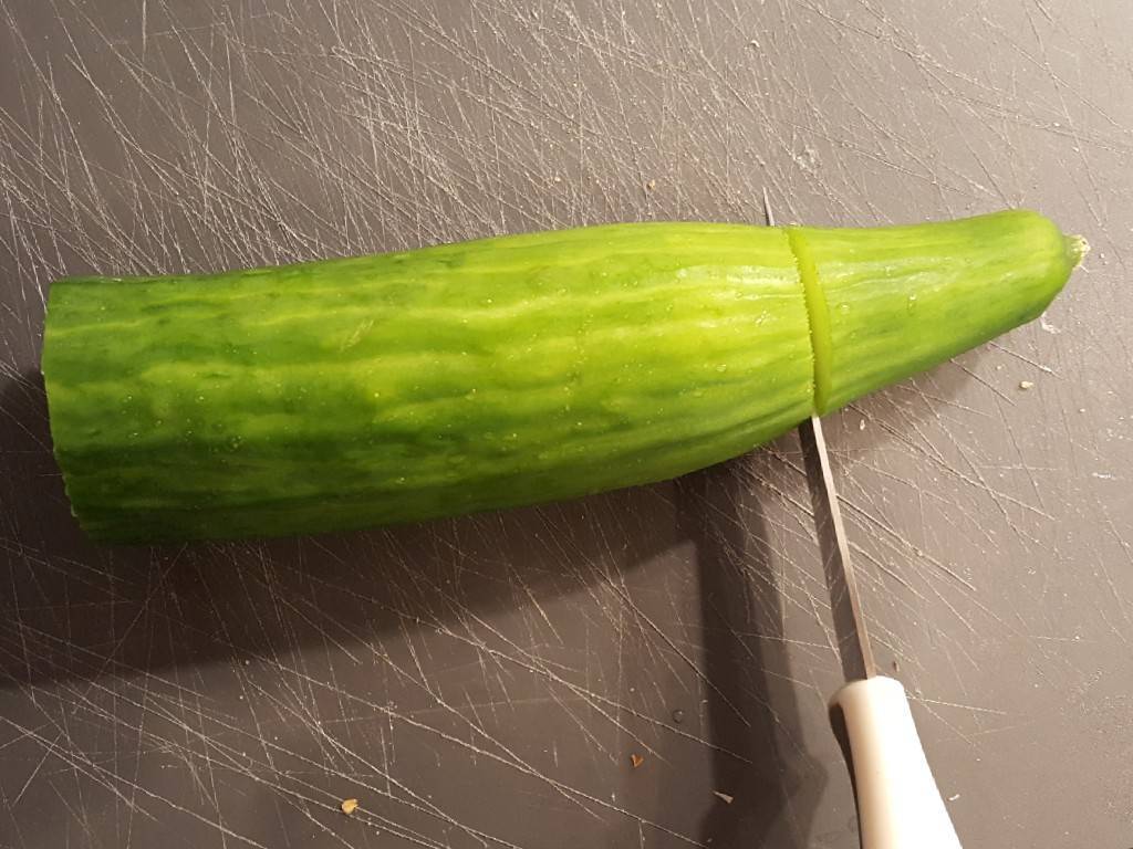 Uborkaszendvics kenyér helyett recept – 1. lépés