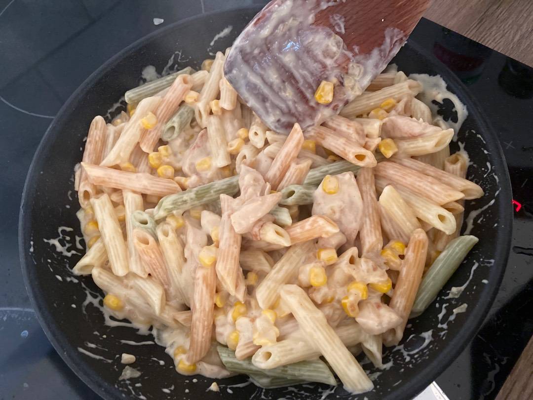 Egyszerű tejszínes-kukoricás csirkés penne recept – 9. lépés
