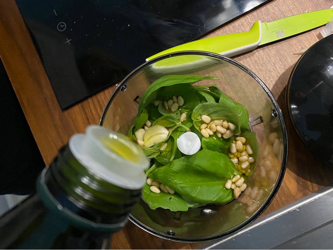 Házi pesztó recept – 2. lépés