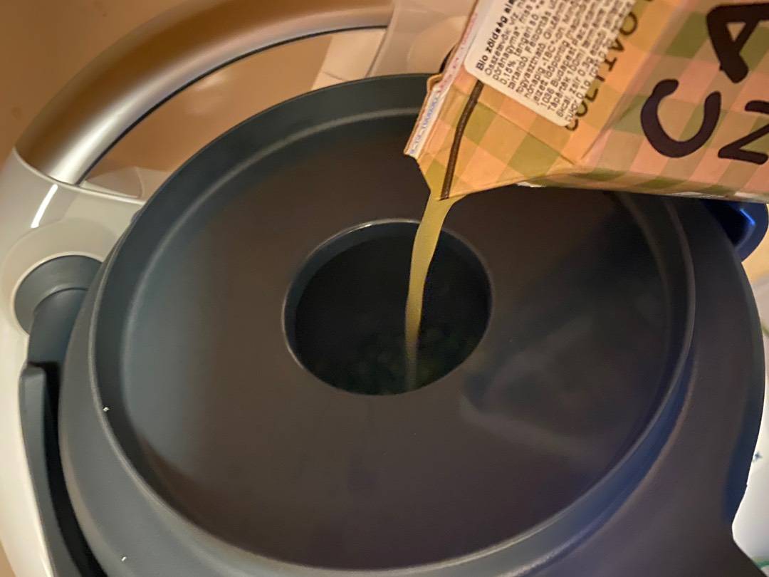 Fehérboros zöldborsó krémleves pirított Serrano sonkával Thermomixben recept – 4. lépés