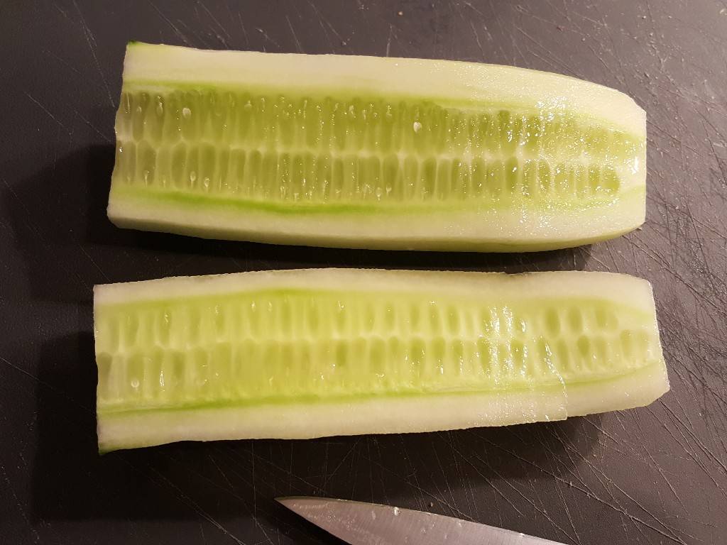 Uborkaszendvics kenyér helyett recept – 3. lépés