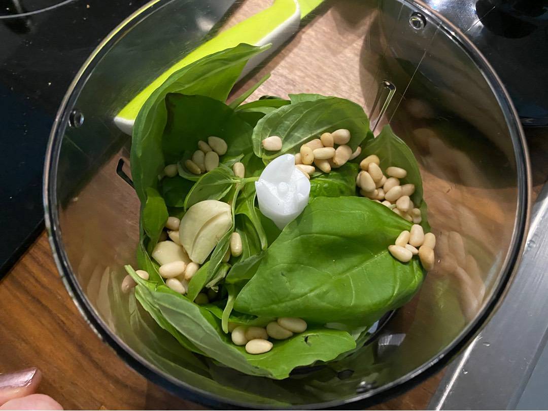 Házi pesztó recept – 2. lépés