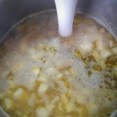 Zellerkrémleves sonkás mozzarellával 👌 – 3. lépés