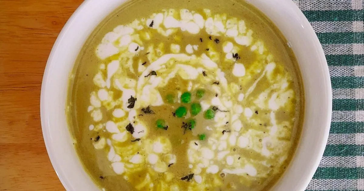 Mentás-salátás zöldborsókrémleves fetával 🧊👌 recept fotó