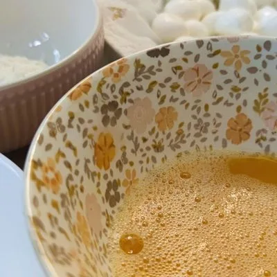 Rántott mozzarella golyók – 2. lépés