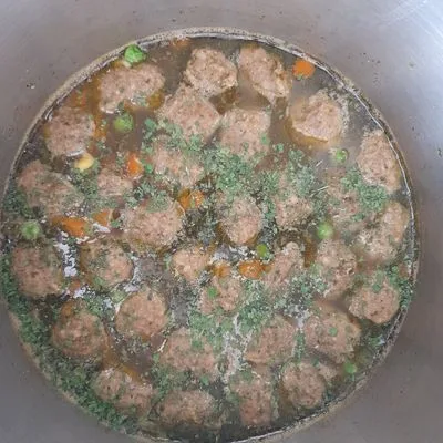 Lestyános tavaszi zöldségleves csipetkével, húsgombóc betéttel – 4. lépés