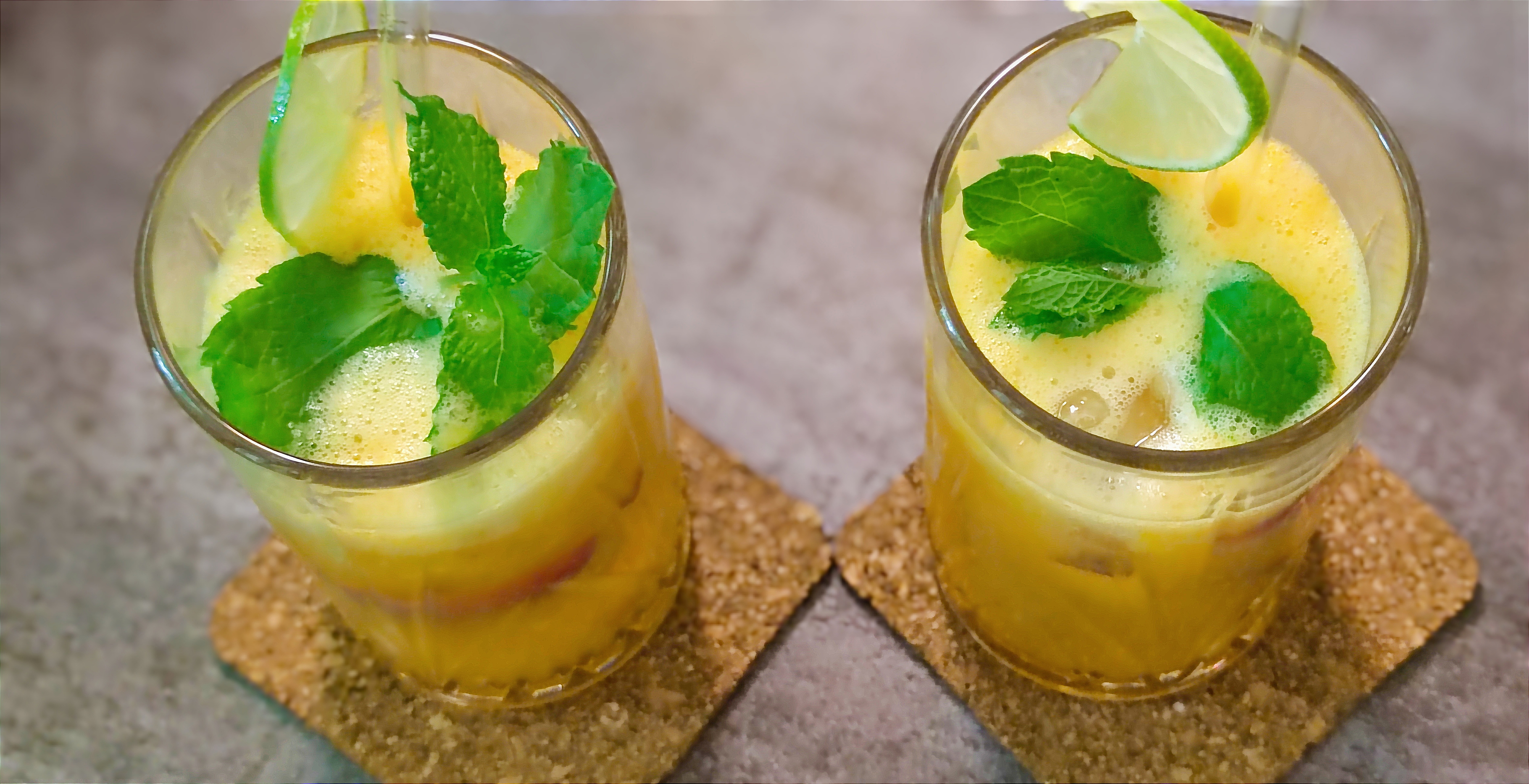 Őszibarack–méz–lime bourbon koktél Mónika módra recept fotó