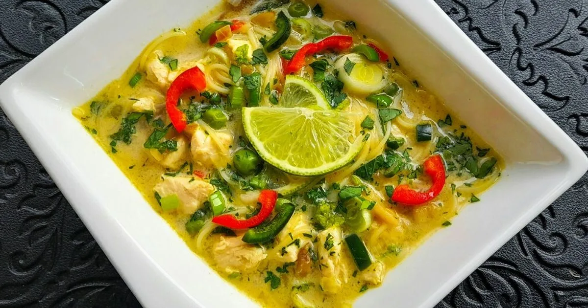 Thai kókuszos csirkeleves tésztával 🇹🇭🌶🥥👌 recept fotó