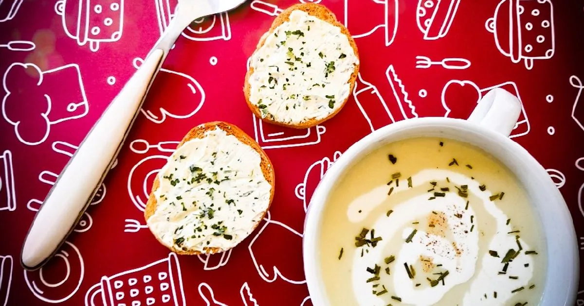 Vichyssoise-fűszervajas bagettel 🇨🇵 👌 recept fotó
