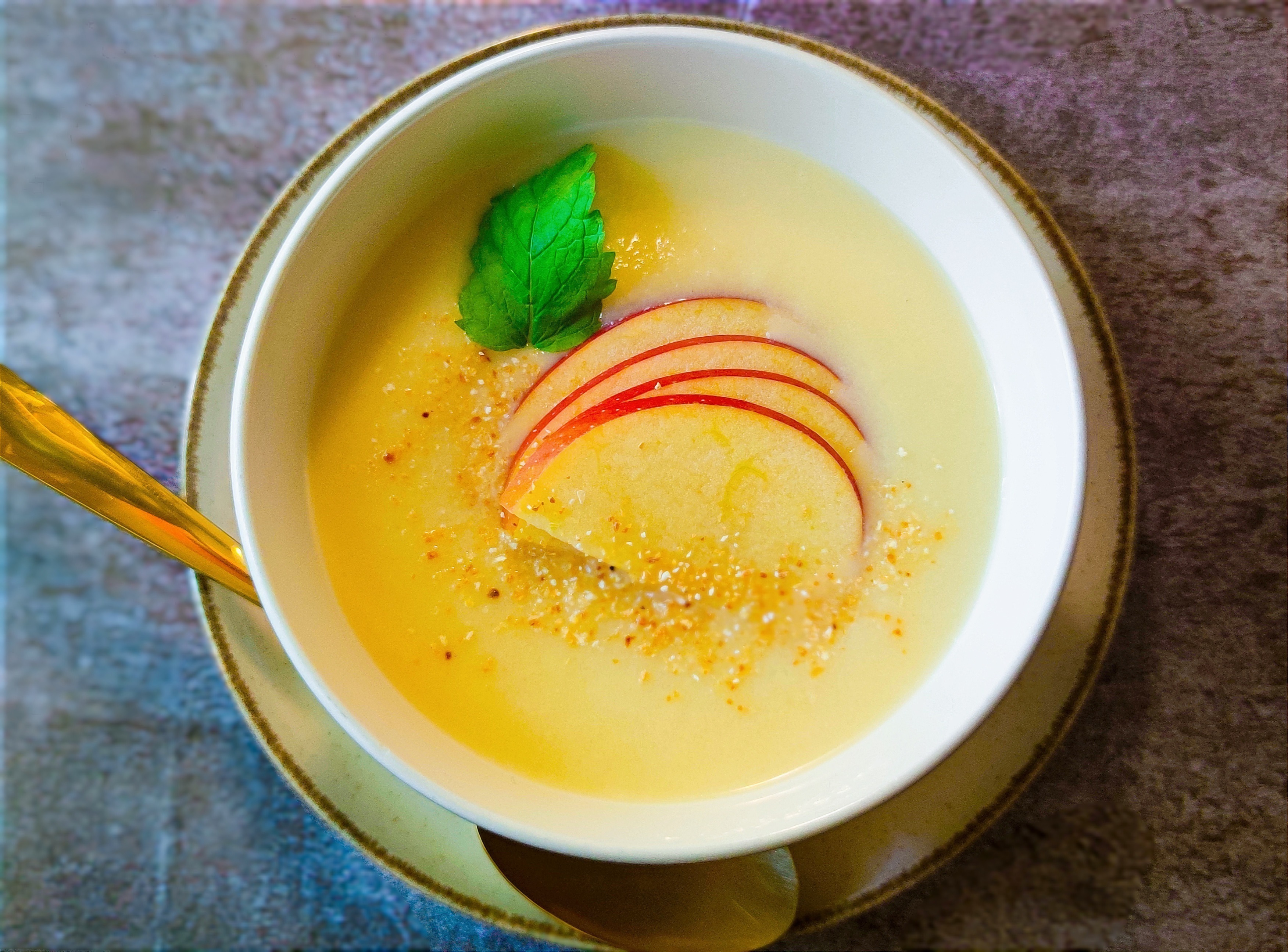 Alma–vanília krémleves mézzel – Mónika módra recept fotó