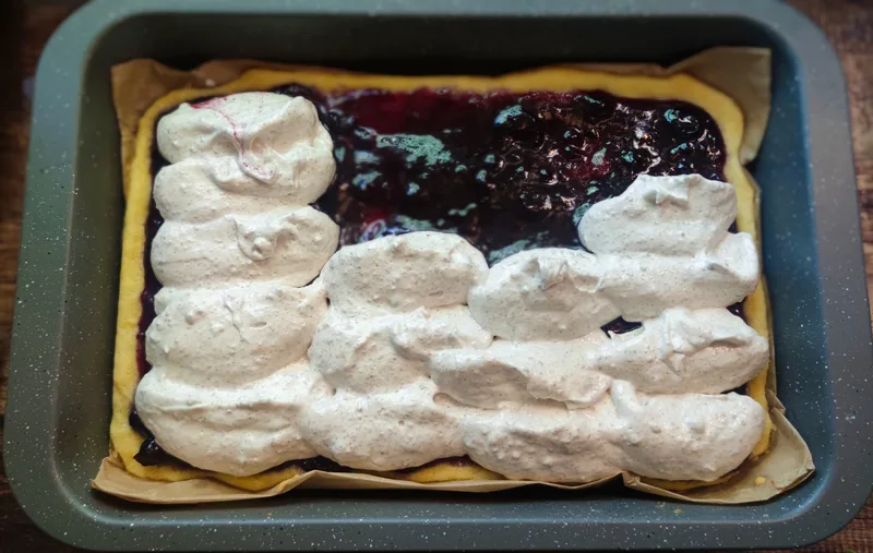 Rusztikus diós - áfonyás habos süti – 8. lépés