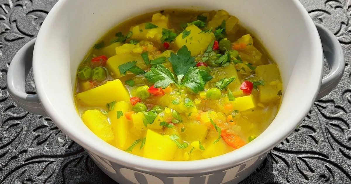 Chilis zöldborsós burgonyaleves keletiesen 🌶 🍲 recept fotó