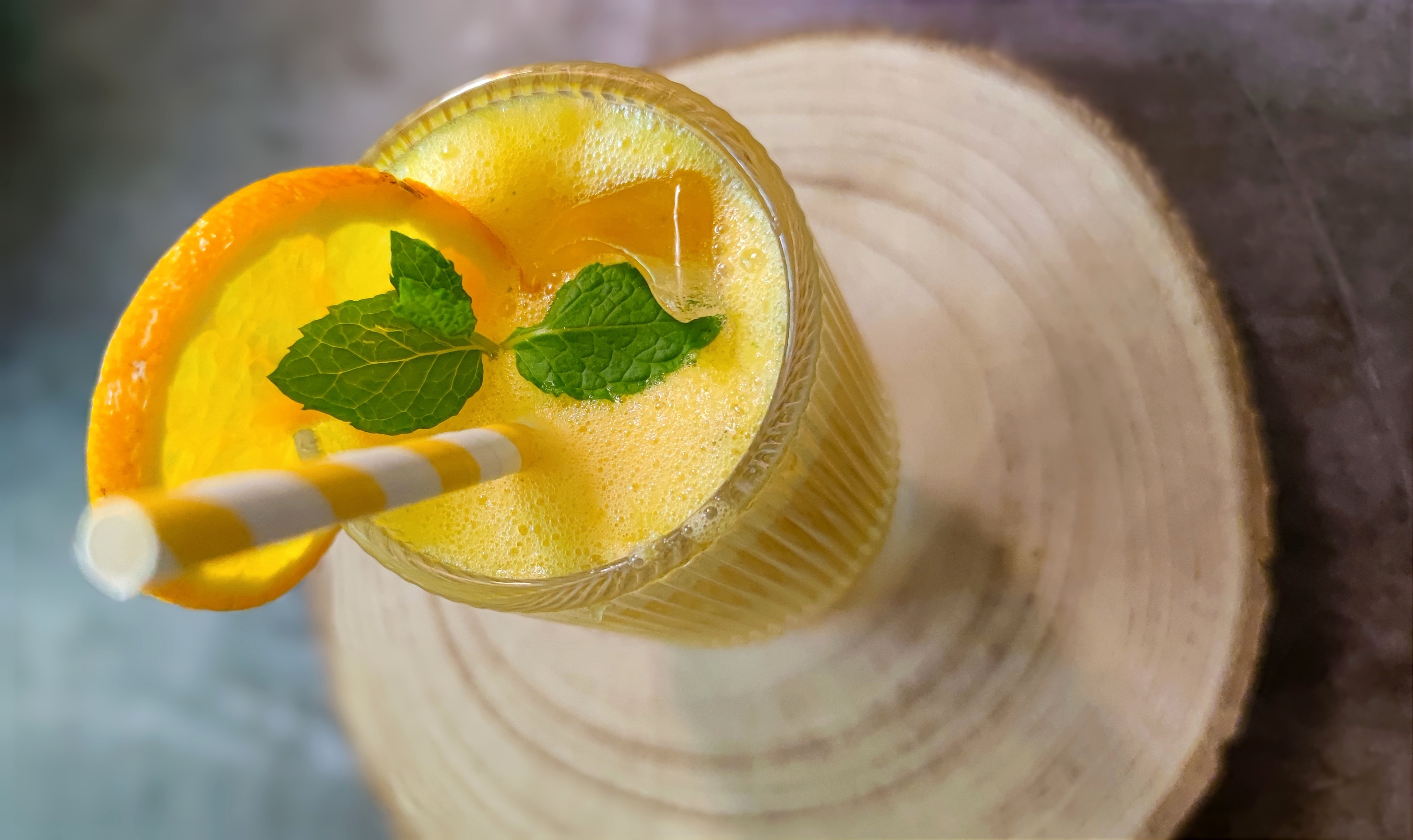 Napfény koktél – Ananász–narancs frissítő mentával (Mónika - módra) recept fotó