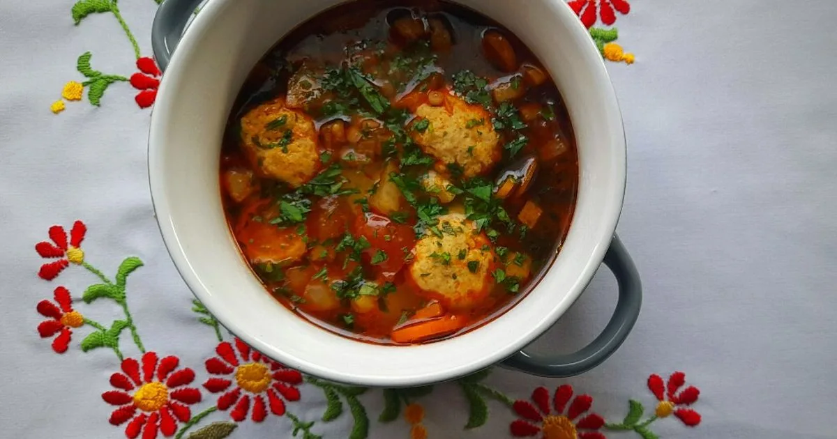 Húsgombócos tarhonyaleves alföldiesen 🇭🇺👌 recept fotó