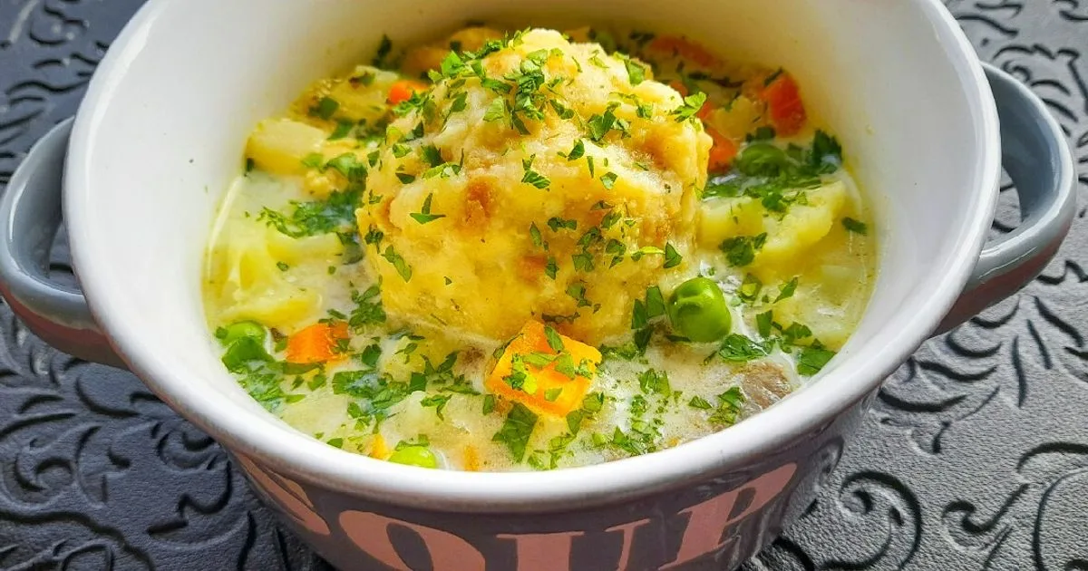 Szanyi csirkeleves zsemlegombóccal 🇭🇺👌 recept fotó