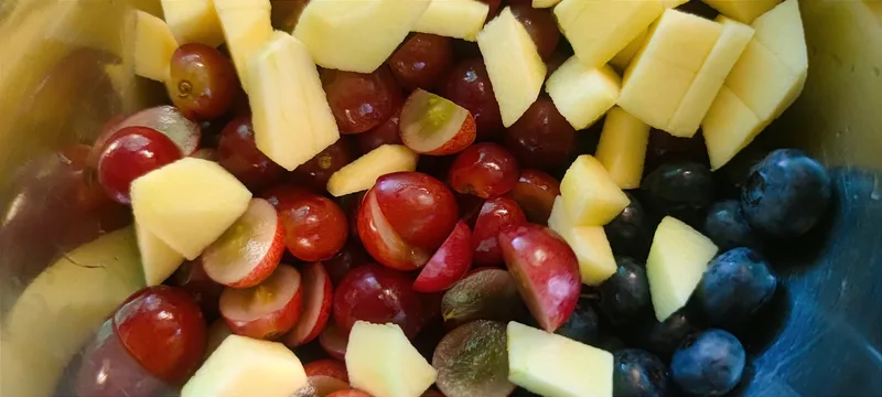 Áfonya–fekete szőlő–alma frissítő – 1. lépés