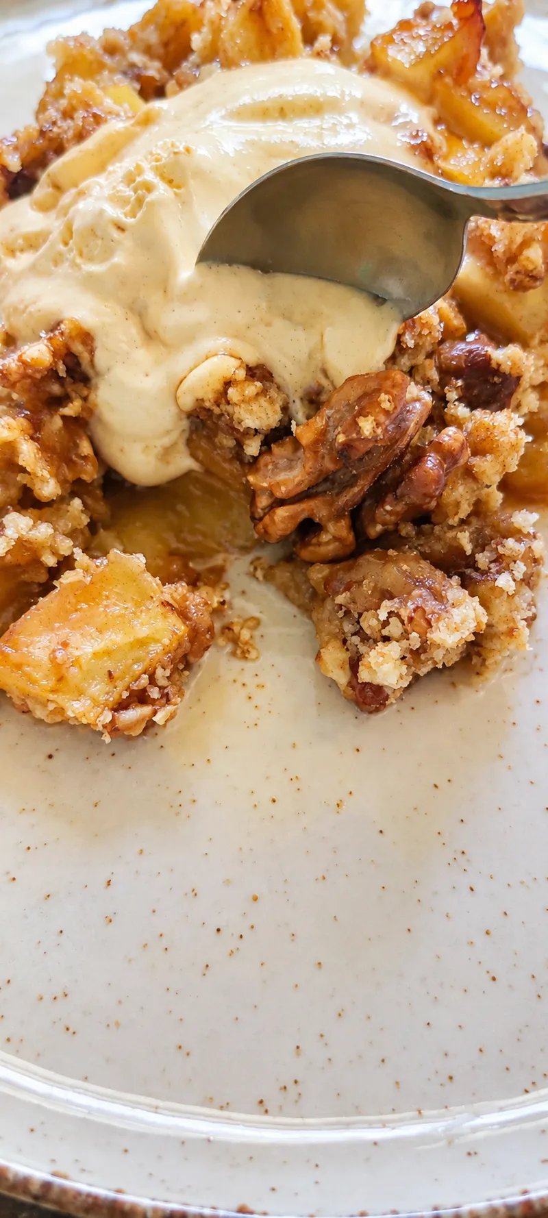 🍎 Apple Crisp – amerikai almás roppanós dióval, sós karamellfagyival – Mónika módra ❤️ – 6. lépés