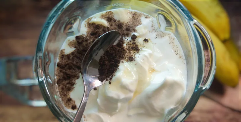 Bársonyos banán smoothie vaníliával és mézzel – 3. lépés